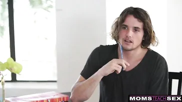 Vaya tetas tiene tu madre, no? De verdad que quieres que hagamos un trio?