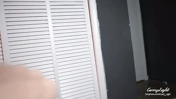 Olhar para a bunda da minha meia-irmã quando ela se abaixa faz meu pau ficar duro como pedra.